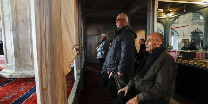 CAMİLERDE SABİT OTURAKLARDA NAMAZ UYGULAMASI KALDIRILDI (2)