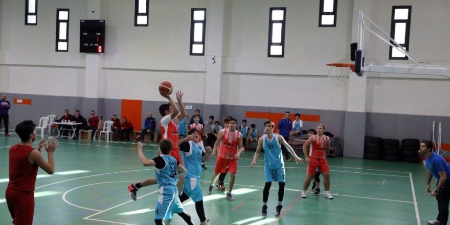 Başakşehir Belediyesi Gençlik Oyunları’nda Çifte Heyecan