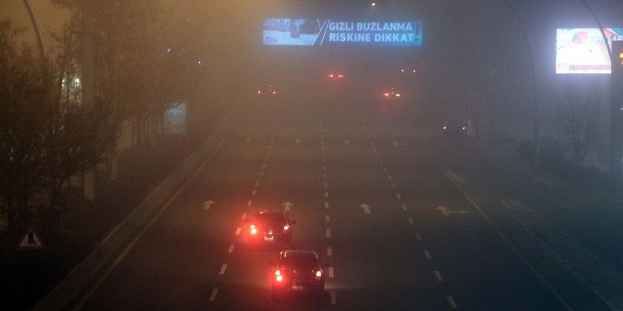 ANKARA'DA YOĞUN SİS ETKİLİ OLUYOR