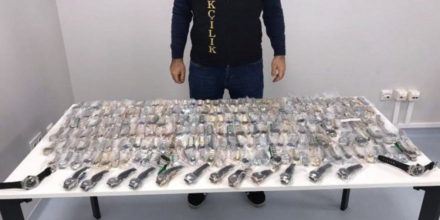 İstanbul’da Taklit Kol Saati Operasyonu: 3 Gözaltı