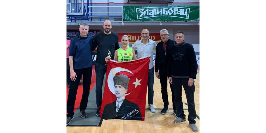 İZMİRLİ BASKETBOLCU BELGRAD'DA ZİRVEDE