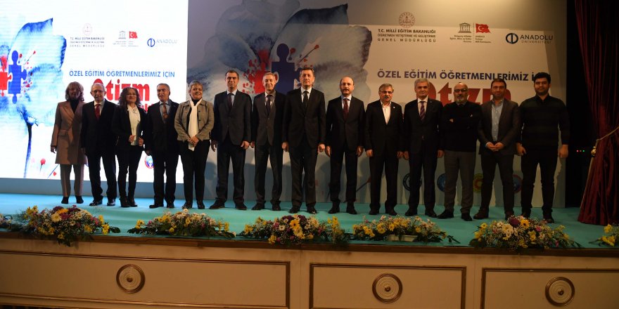 BAKAN SELÇUK:ÇOCUKLARIN EKRANLA İLİŞKİLERİ KONTROL EDİLMELİ