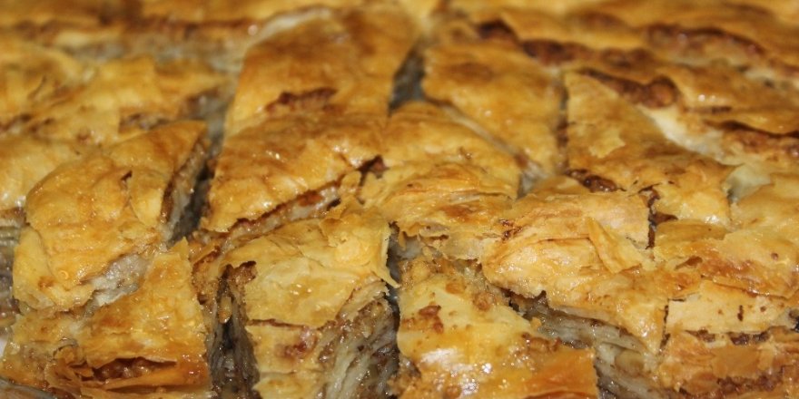 Nineler Yemeklerini Beğendirmek İçin Yarıştı