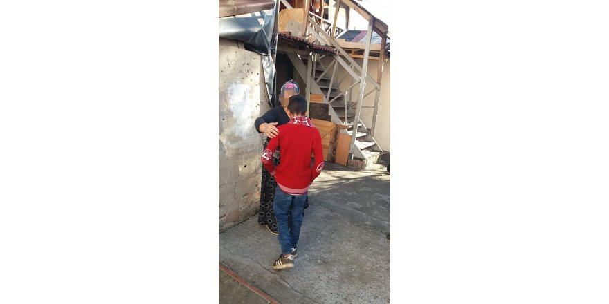 BABAANNESİ İZ SÜRDÜ, POLİS UYUŞTURUCU SATAN ÇİFTİN ELİNDEN KURTARDI