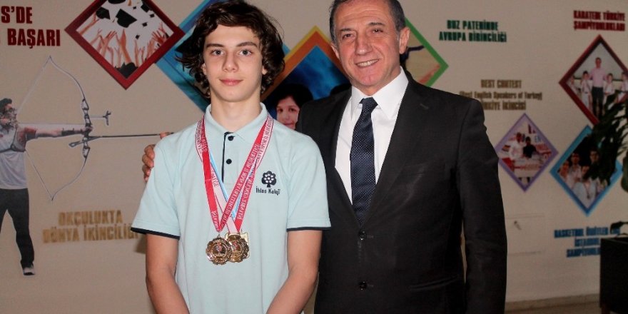 Genç Yüzücüden Dört Türkiye Şampiyonluğu