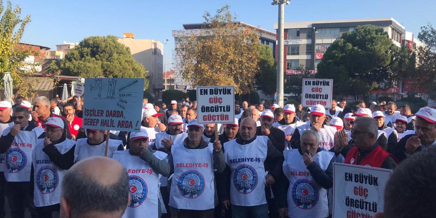 SENDİKALAR, GAZİEMİR BELEDİYESİ ÖNÜNDE EYLEM YAPTI