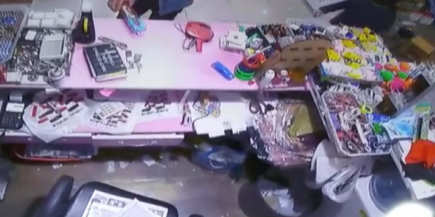 SİVAS'TAN KARTAL'A 900 KİLOMETRE DEHŞET TAKİBİ: BIÇAK ALIRKEN GÜVENLİK KAMERASINA YANSIDI