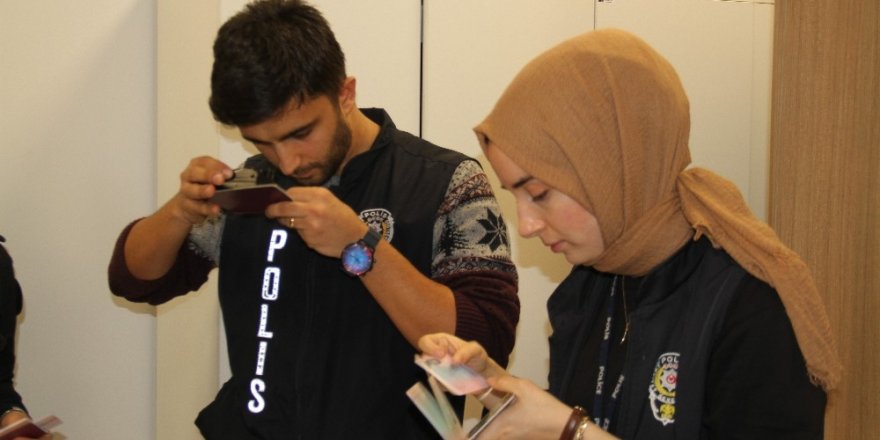 İstanbul Havalimanı’nda Sahte Belgelerle Yurt Dışına Çıkmak İsteyen 34 Kişi Yakalandı