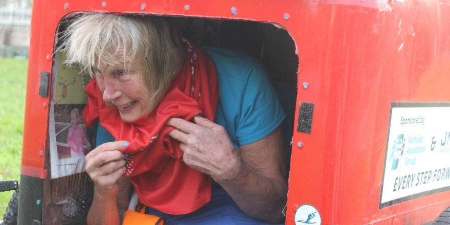 73 Yaşındaki Gezgin Avrupa’dan Asya’ya Koşarak Geçti