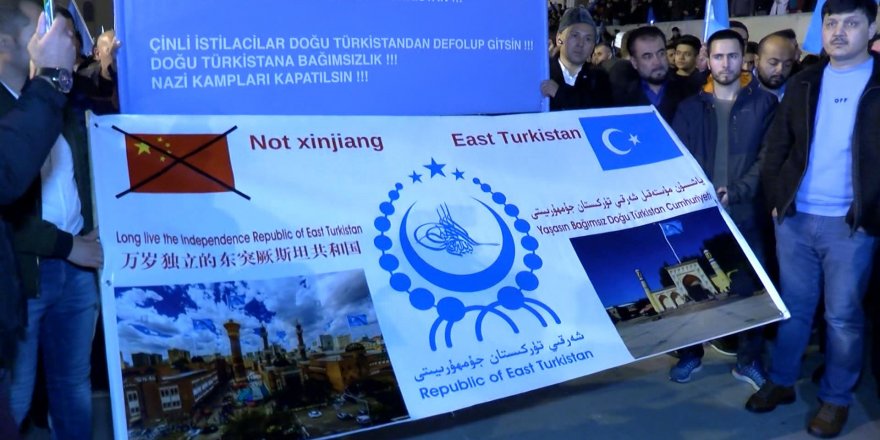FATİH'TE DOĞU TÜRKİSTANLILAR İÇİN "SESSİZ ÇIĞLIK" YÜRÜYÜŞÜ YAPILDI