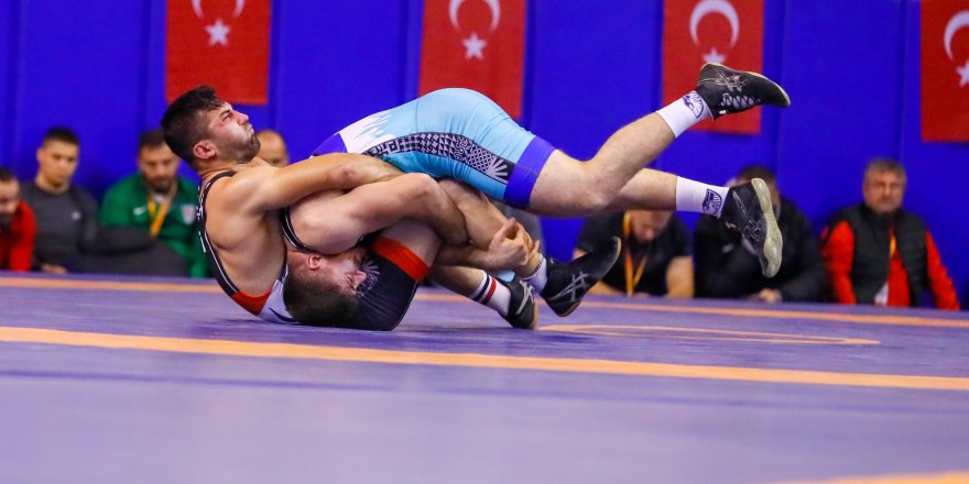 TÜRKİYE SERBEST GÜREŞ ŞAMPİYONASI'NDA İLK ŞAMPİYONLAR BELLİ OLDU