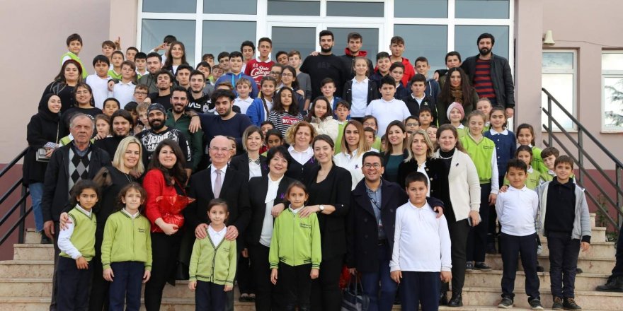 İGÜ’DEN KÖY OKULUNA KÜTÜPHANE