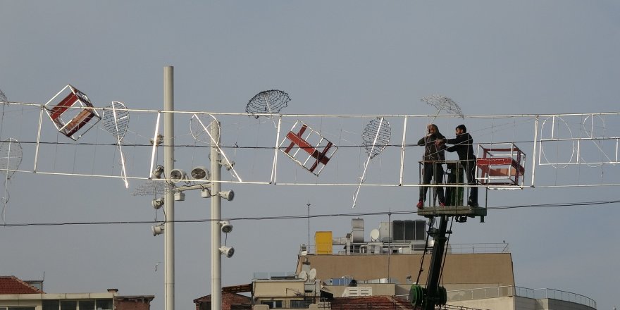 TAKSİM MEYDANI'NDA YENİ YIL HAZIRLIKLARI