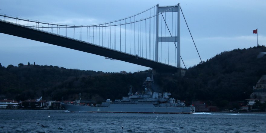 RUS SAVAŞ GEMİSİ "AZOV" İSTANBUL BOĞAZI'NDAN GEÇTİ