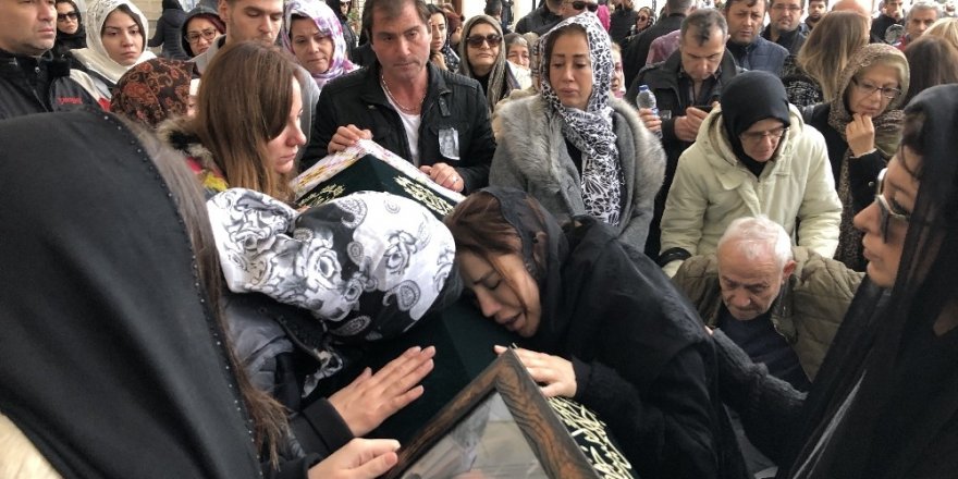 Şarkıcı Ceylan’ın Yeğeni Son Yolculuğuna Uğurlandı