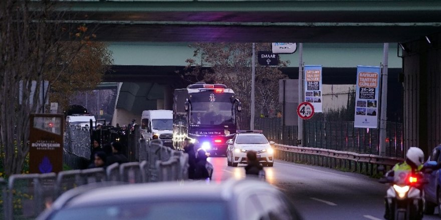 Derbi Öncesi Takım Otobüsleri Stada Ulaştı