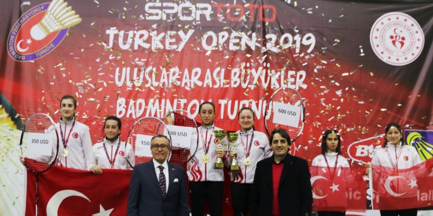 TÜRKİYE, ULUSLARARASI BADMİNTON TURNUVASI’NDA 10 MADALYA KAZANDI
