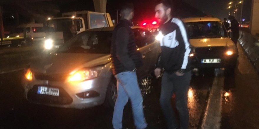 Kaza Yapan Aracı İzlerken Zincirleme Kazaya Neden Oldular