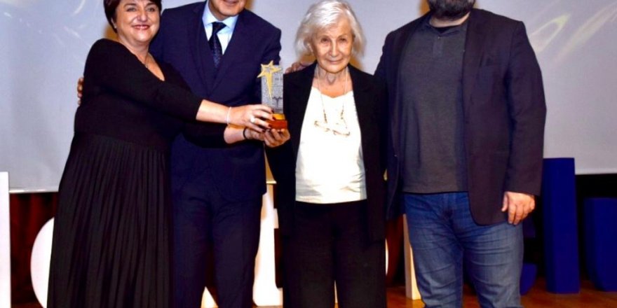 DOKTORCLUB AWARDS’TAN YANINIZDAYIZ DERNEĞİ’NE ÖZEL ÖDÜL