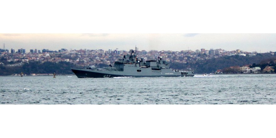 RUS SAVAŞ GEMİSİ İSTANBUL BOĞAZI'NDAN GEÇİŞ YAPTI