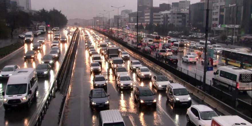 İstanbul’da Yağmur Hazırlıksız Yakaladı