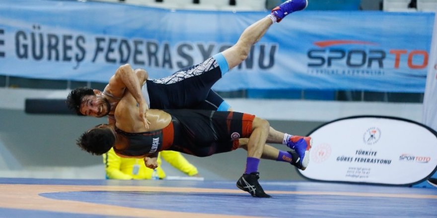 Türkiye Grekoromen Güreş Şampiyonası Devam Ediyor