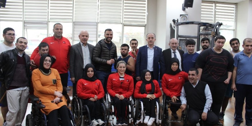 Alişan’dan Görme Engellilere Anlamlı Destek