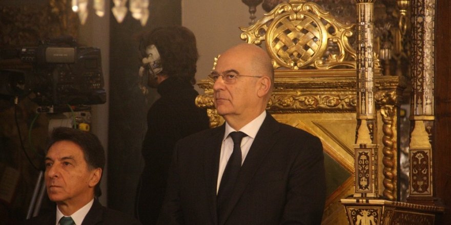 Yunanistan Dışişleri Bakanı Dendias, Fener Rum Patrikhanesi’nde Noel Ayinine Katıldı