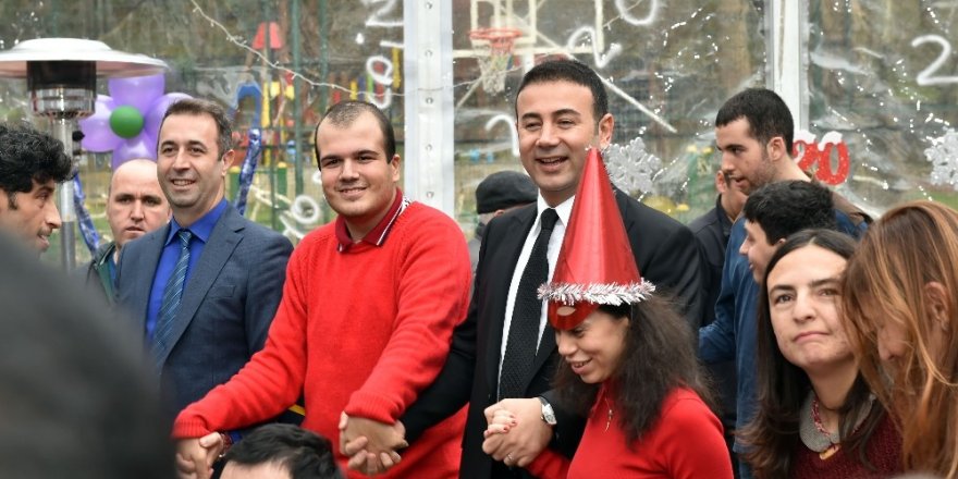 Engelliler Yeni Yıl Öncesi Gönüllerince Eğlendiler