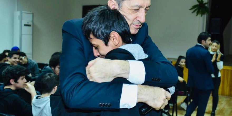 BAKAN SELÇUK'TAN DUYGUSAL PAYLAŞIM