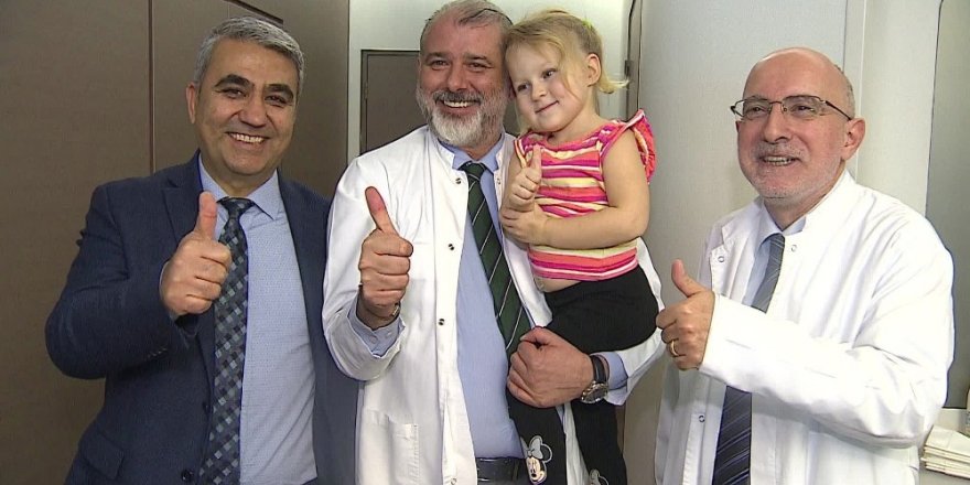 Eşini Muayene Ederken 3,5 Yaşındaki Kızında Tümör Tespit Etti