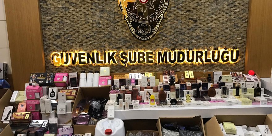 İSTANBUL'DA ELE GEÇİRİLEN SAHTE PARFÜMLER SERGİLENDİ
