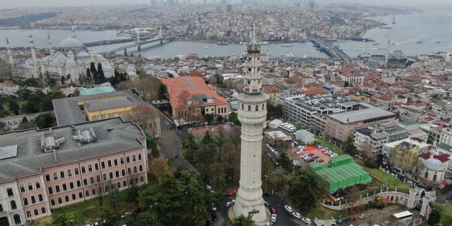(HAVADAN FOTOĞRAFLARLA) İSTANBUL'UN HAVASINI GÖSTEREN KULE