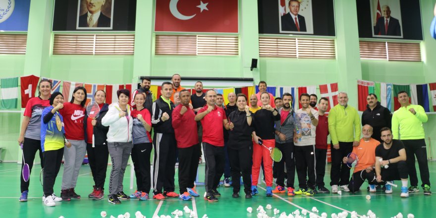 ENDONEZYALI BADMİNTON ANTRENÖRÜNDEN TÜRK ANTRENÖRLERE EĞİTİM