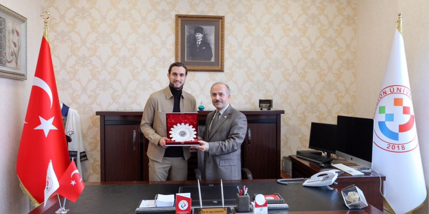 MİLLİ FUTBOLCU YUSUF YAZICI EĞİTİMİNİ AKSATMIYOR