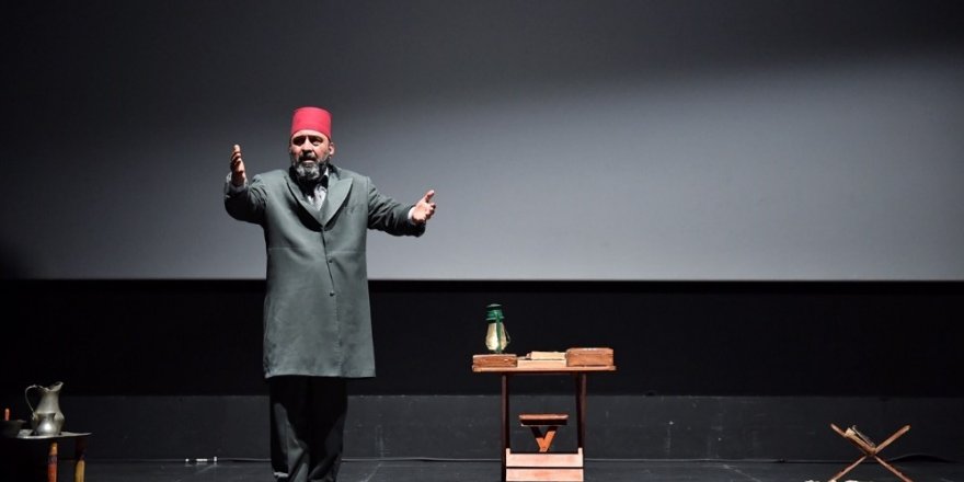 Beyoğlu’nda, Mehmet Akif Ersoy ‘Gitme Ey Yolcu’ Tiyatro Oyunuyla Anıldı