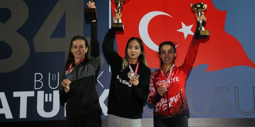 84’ÜNCÜ ATATÜRK KOŞUSU'NDA DERECEYE GİREN SPORCULARA ÖDÜLLERİ VERİLDİ