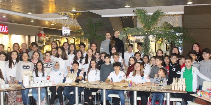 Ortaokul Öğrencilerinin Kaligrafi Sergisi Göz Kamaştırdı