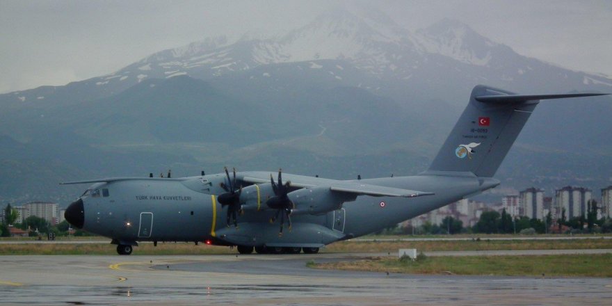 TÜRKİYE'DEN SOMALİ'YE YARDIM UÇAĞI