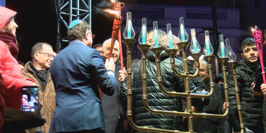 MUSEVİLER HANUKA BAYRAMI'NI GALATA KULESİ MANZARASINDA KUTLADI