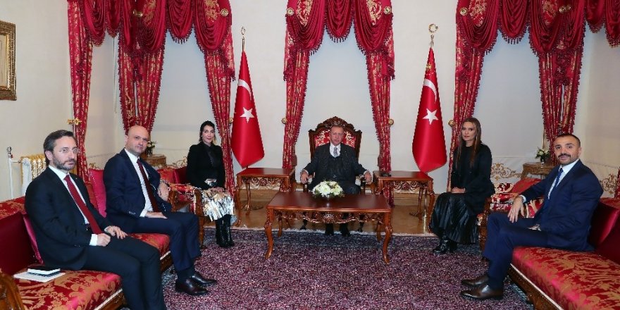 Cumhurbaşkanı Erdoğan, Sanatçı Hande Yener Ve Demet Akalın’ı Kabul Etti