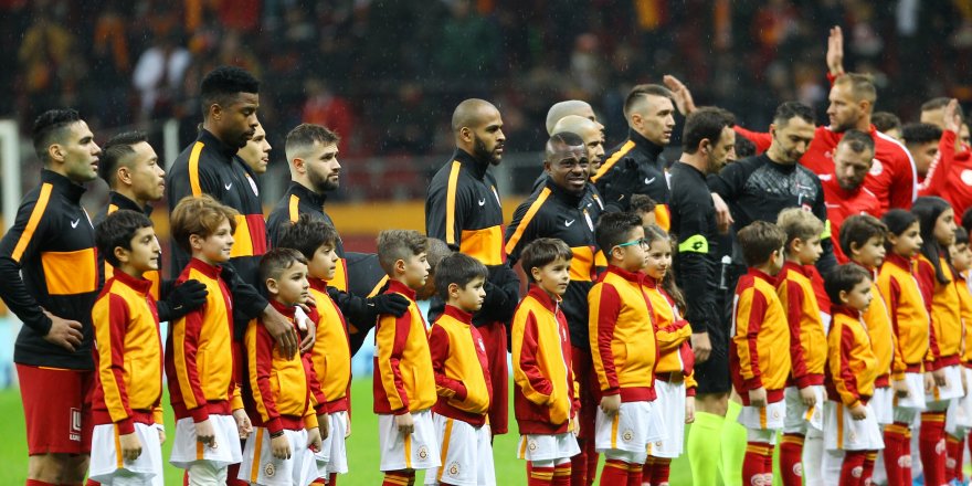 GALATASARAY LİGİN İLK YARISINDA BEKLENTİLERİ KARŞILAYAMADI