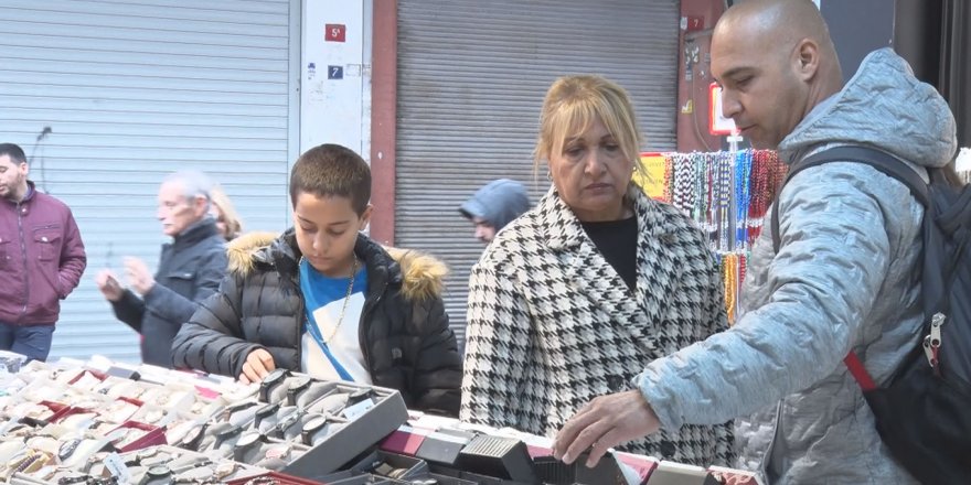 EMİNÖNÜ’NDE YILBAŞI HAREKETLİLİĞİ