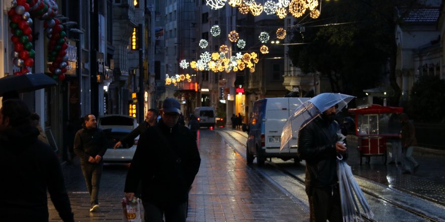 İSTANBUL'DA FIRTINA ETKİLİ OLMAYA BAŞLADI (2)
