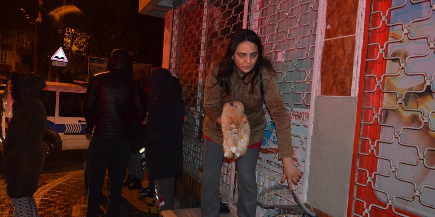 YANGINDA İLK İŞİ KEDİSİNİ KURTARMAK OLDU