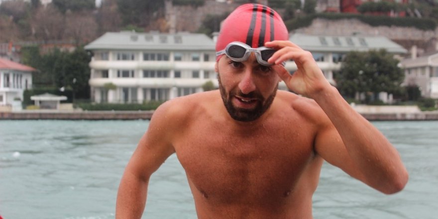 Boğazda Farkındalık Oluşturmak İçin Yüzerken Dev Geminin Altında Kalıyordu