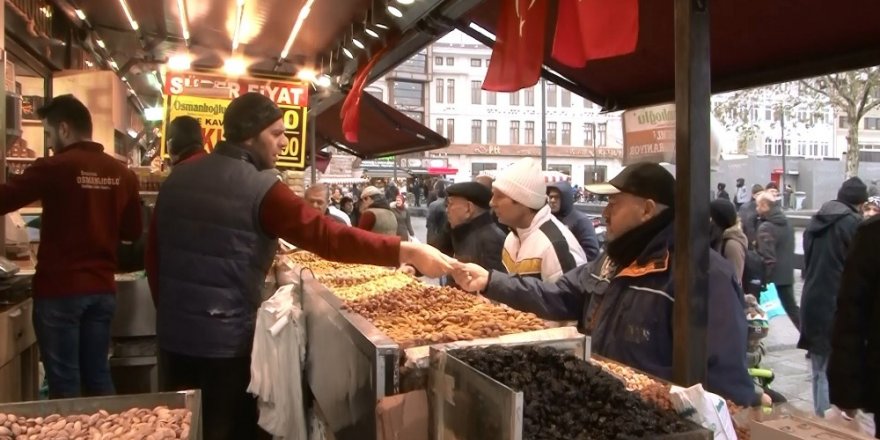 Yeni Yıla Saatler Kala Alışveriş Hareketliliği Sürüyor