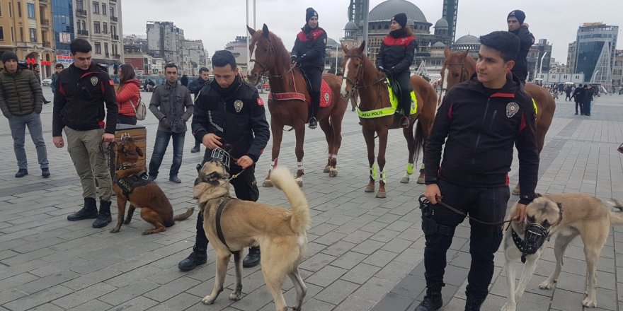 POLİS KÖPEKLERİ TAKSİM'DE YILBAŞI DEVRİYESİNE BAŞLADI
