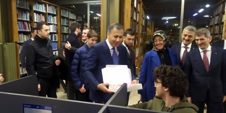 Yeni Yıla Millet Kıraathanesi’nde Girenlere Vali Yerlikaya’dan Sürpriz Ziyaret