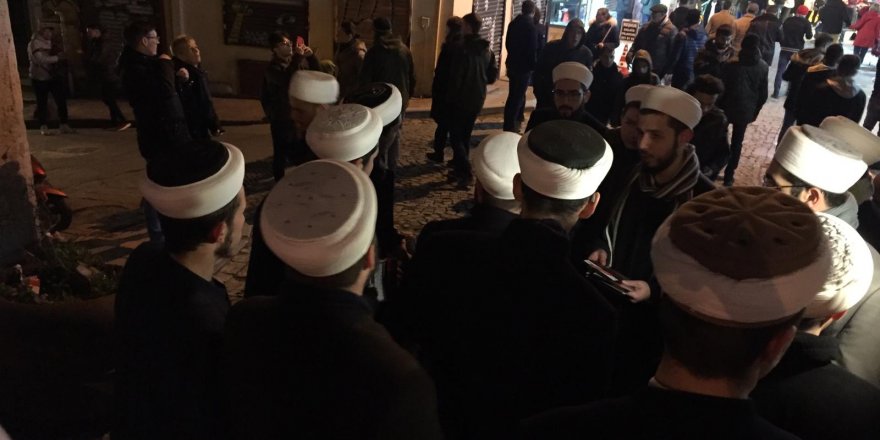 TEBLİĞCİ OLARAK BİLİNEN GRUP GALATA KULESİ ÇEVRESİNDE BİLDİRİ DAĞITTI